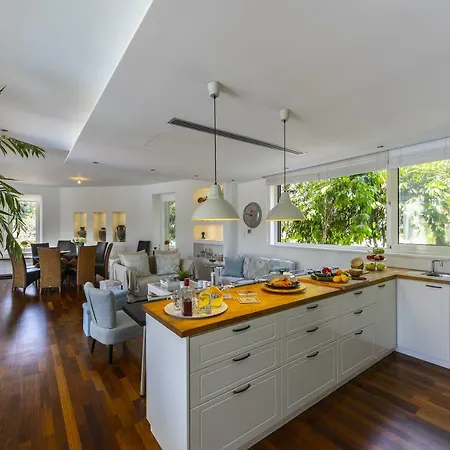 Marisol Kiti * Lárnaka