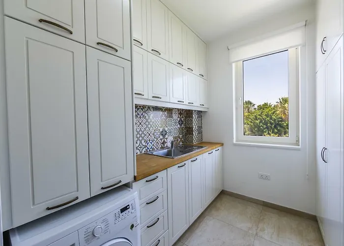 Marisol Kiti * Ларнака