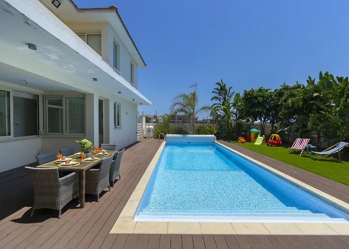 Marisol Kiti Ларнака