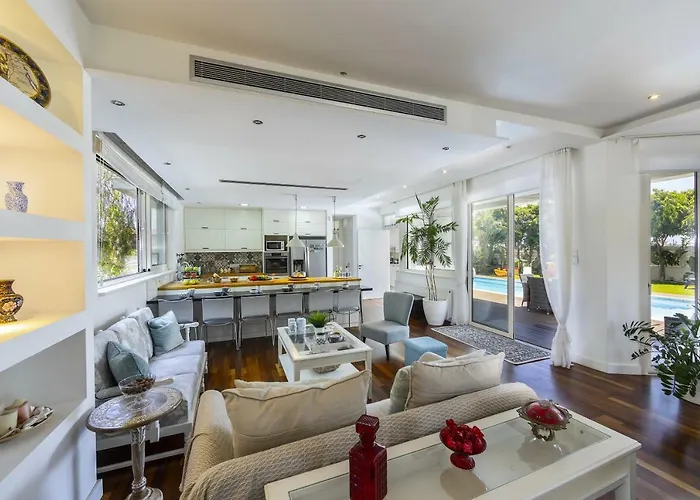 Marisol Kiti Ларнака