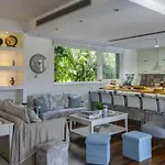 Marisol Kiti Villa *