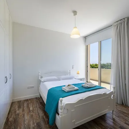 Marisol Kiti * Larnaca