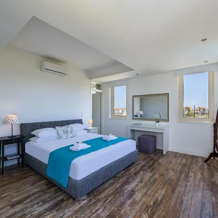 Marisol Kiti * Larnaca