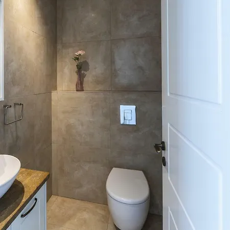 Willa Marisol Kiti *