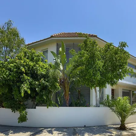 Willa Marisol Kiti Larnaca