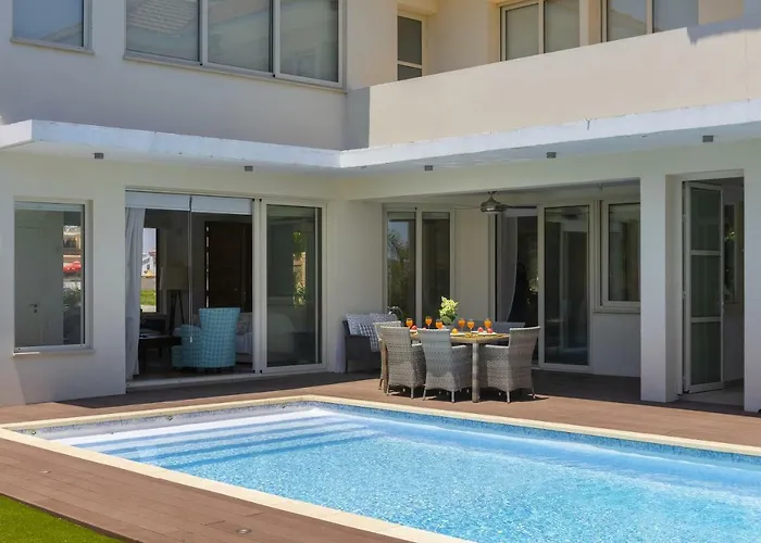 Marisol Kiti Ларнака