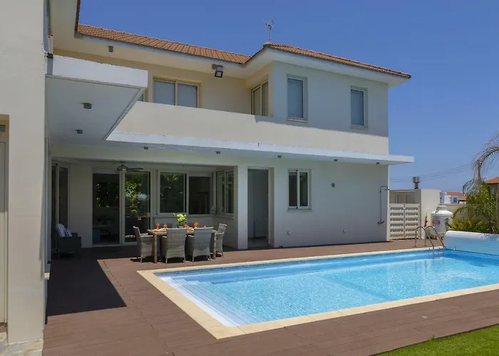 Marisol Kiti Ларнака