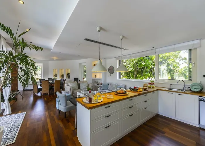 Marisol Kiti * Ларнака