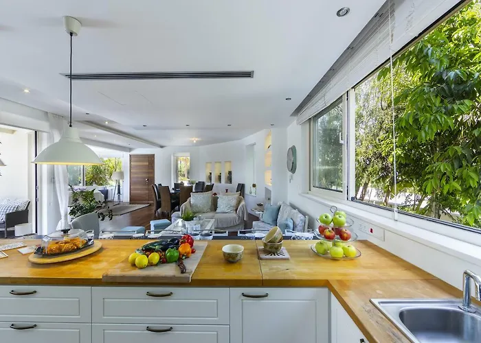 Marisol Kiti Ларнака