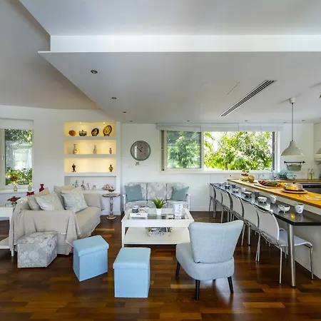 Marisol Kiti Villa *