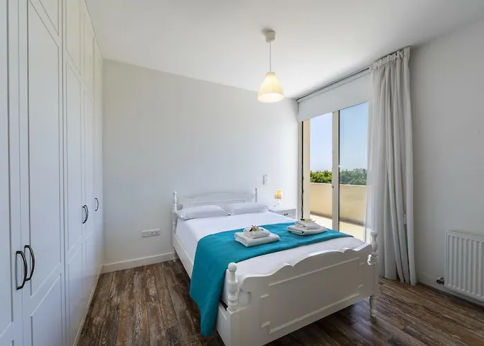 Marisol Kiti * Larnaca