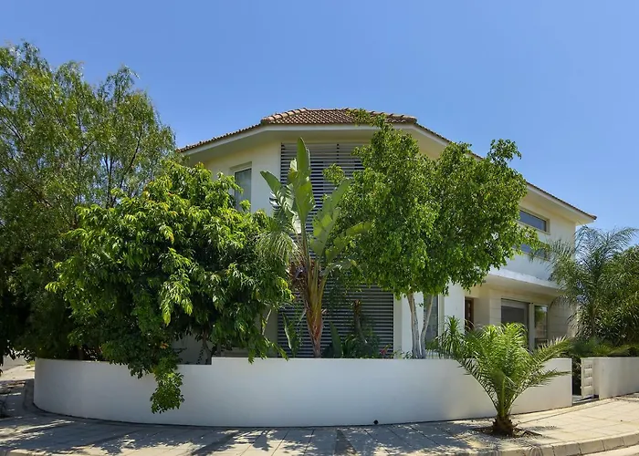 Willa Marisol Kiti Larnaca