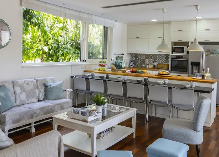 Willa Marisol Kiti *